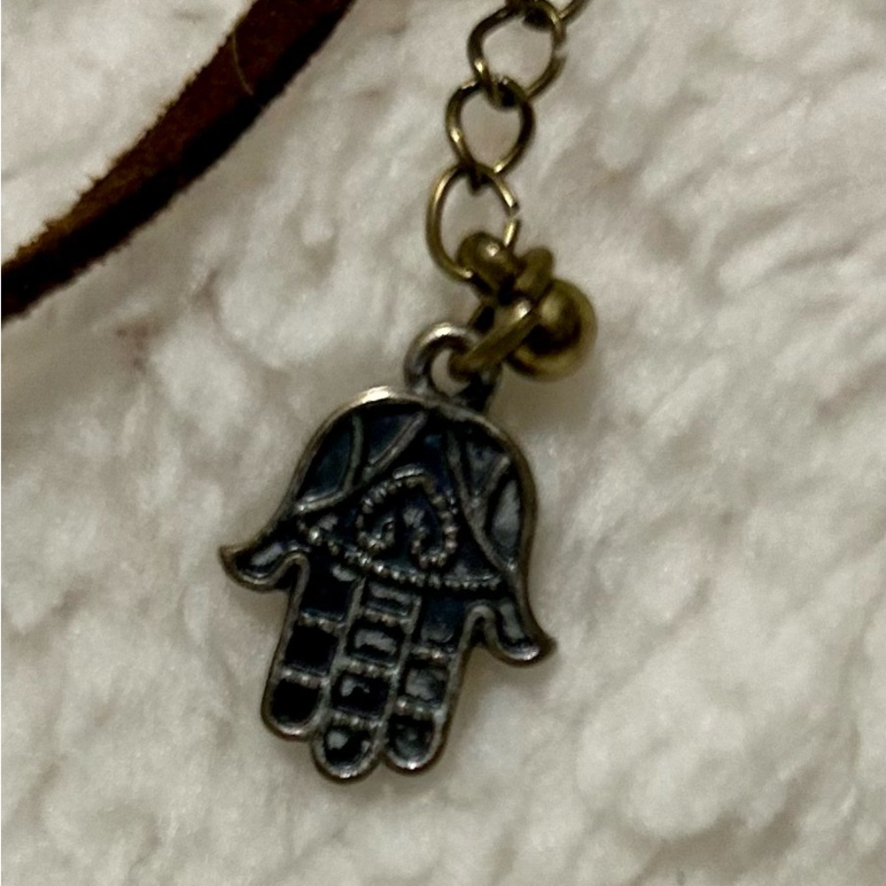 Metal and string necklace with  pendants